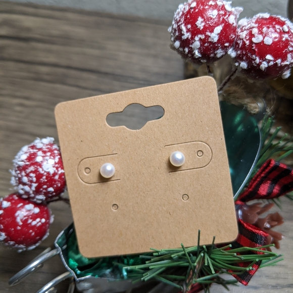 Fresh Water Pearl Stud Earrings - Picture 3 of 3